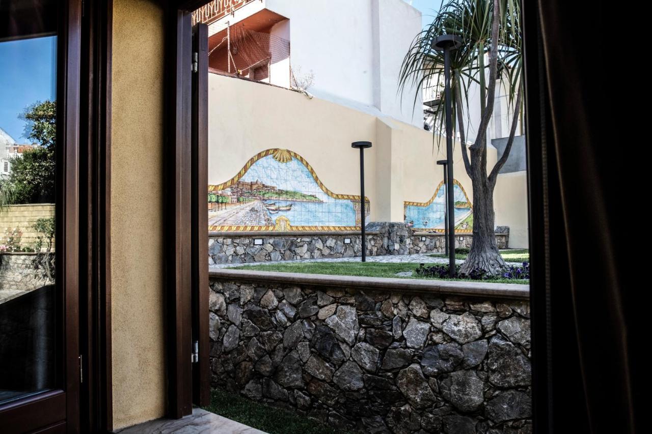 Hotel Garibaldi มิลาซโซ ภายนอก รูปภาพ