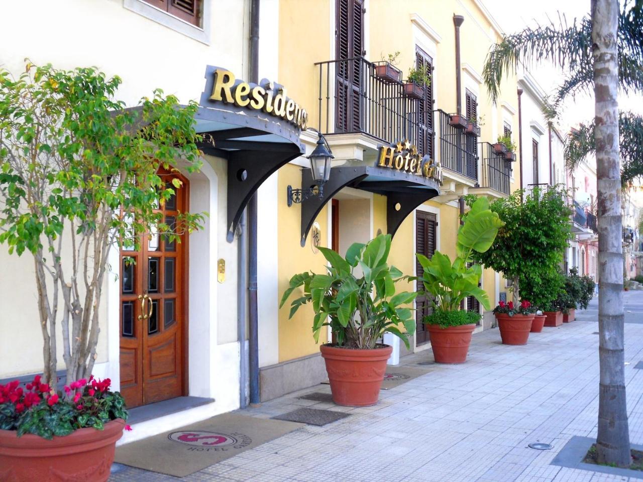 Hotel Garibaldi มิลาซโซ ภายนอก รูปภาพ
